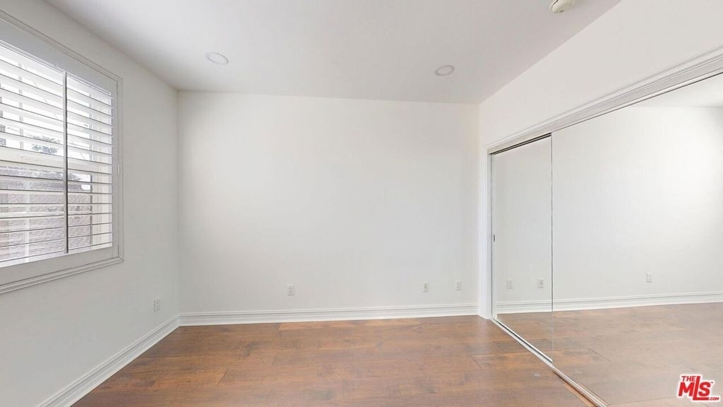 14242 Burbank Boulevard - Photo 11