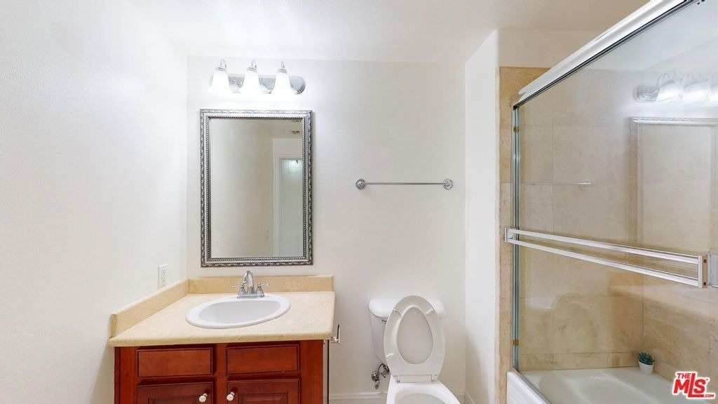 14242 Burbank Boulevard - Photo 13