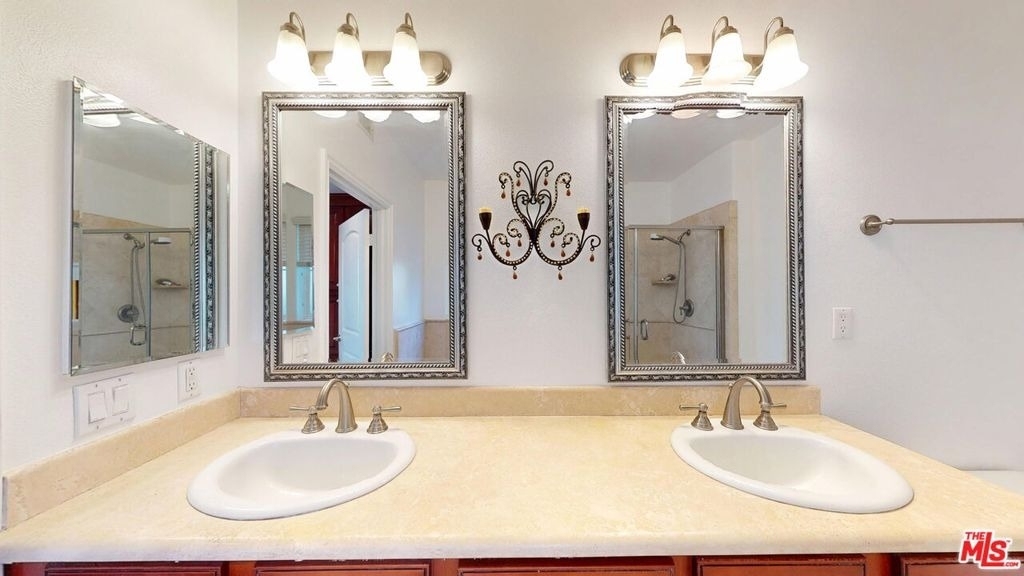 14242 Burbank Boulevard - Photo 9