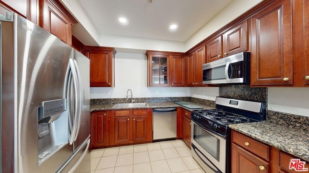 14242 Burbank Boulevard - Photo 4