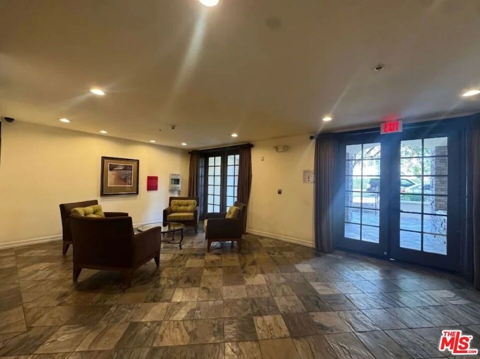 14242 Burbank Boulevard - Photo 17