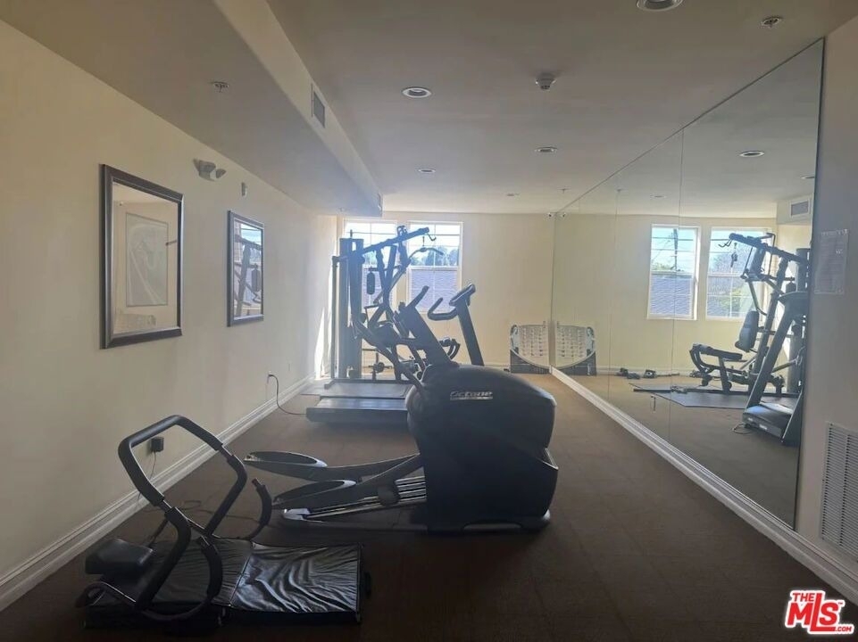 14242 Burbank Boulevard - Photo 18