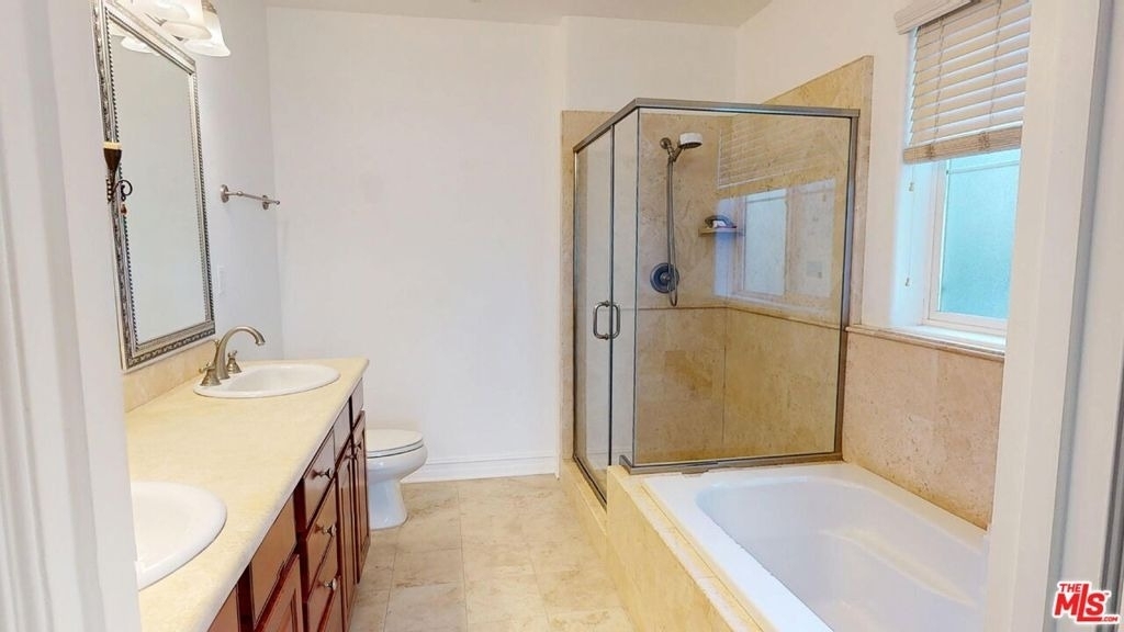 14242 Burbank Boulevard - Photo 8