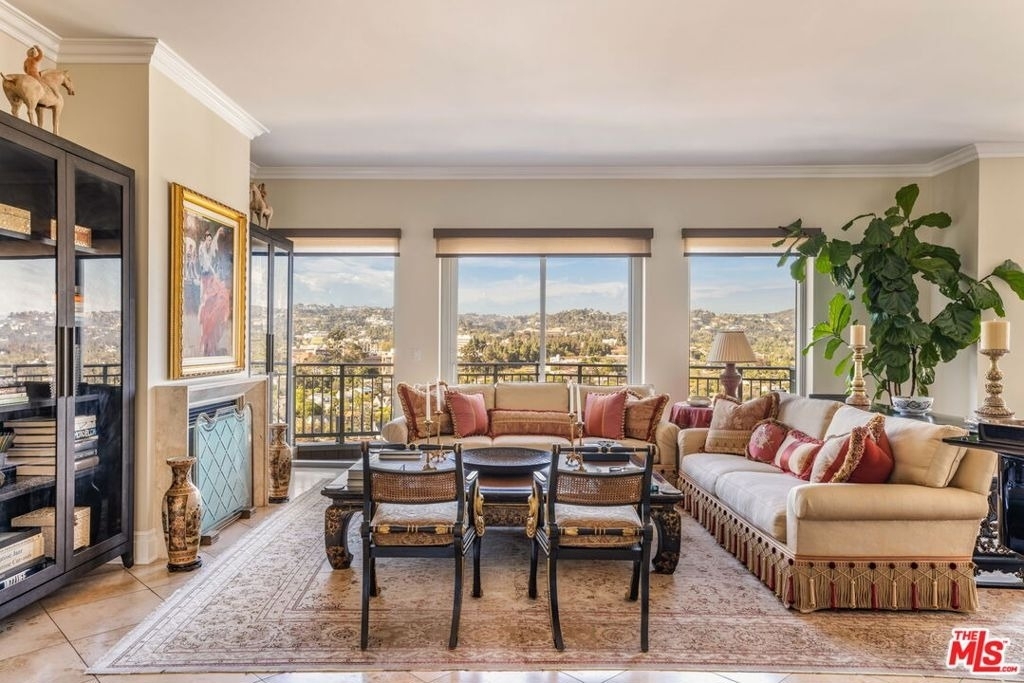 10727 Wilshire Boulevard - Photo 2