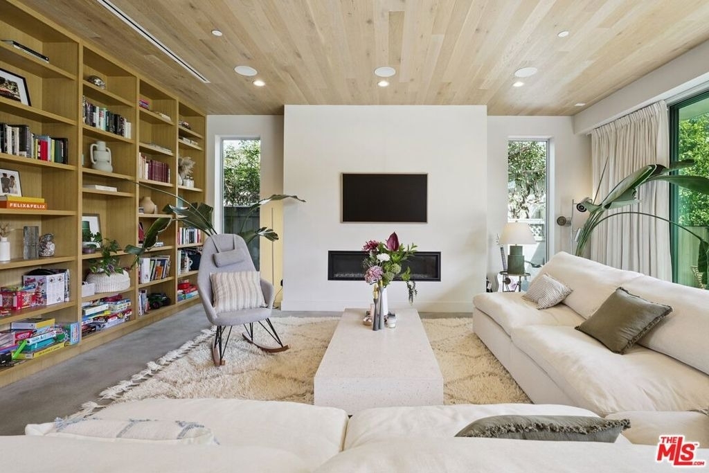1310 Preston Way - Photo 2