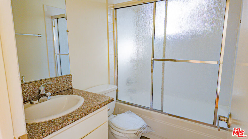 447 W Elk Avenue - Photo 4