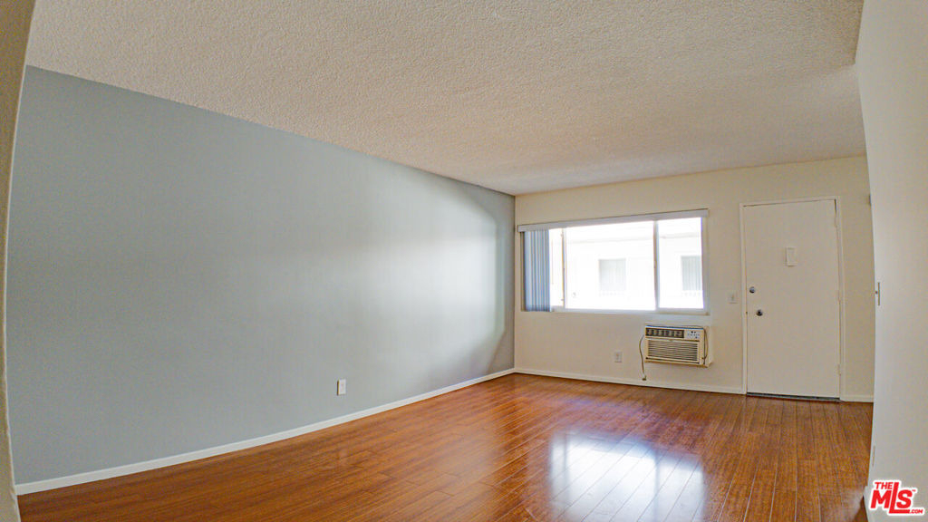 447 W Elk Avenue - Photo 5