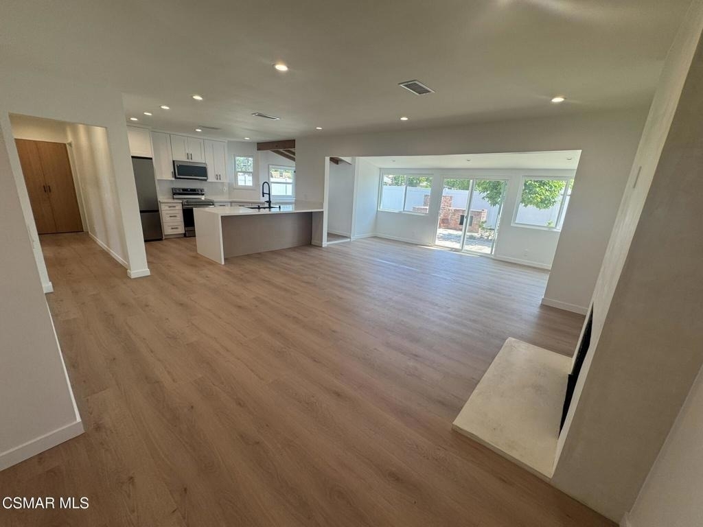 21420 Chatsworth Street - Photo 4