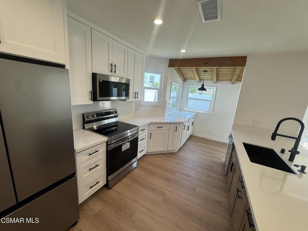 21420 Chatsworth Street - Photo 9