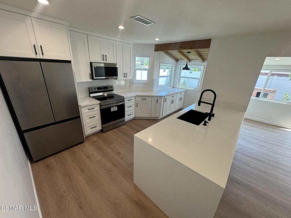 21420 Chatsworth Street - Photo 8