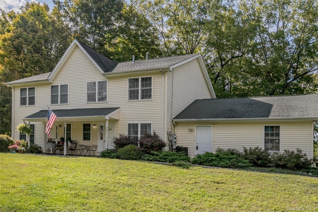 423 Kings Highway - Photo 0