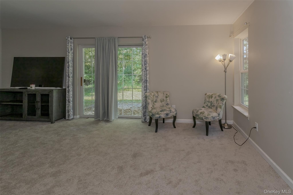 423 Kings Highway - Photo 1