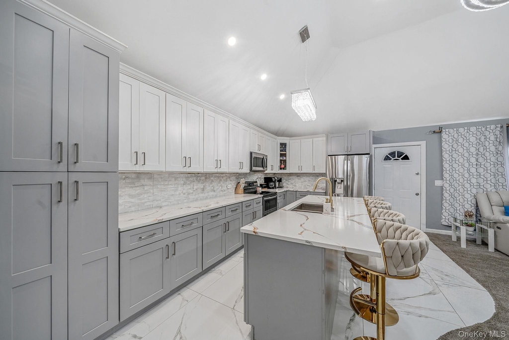 158 Mohawk Street - Photo 2