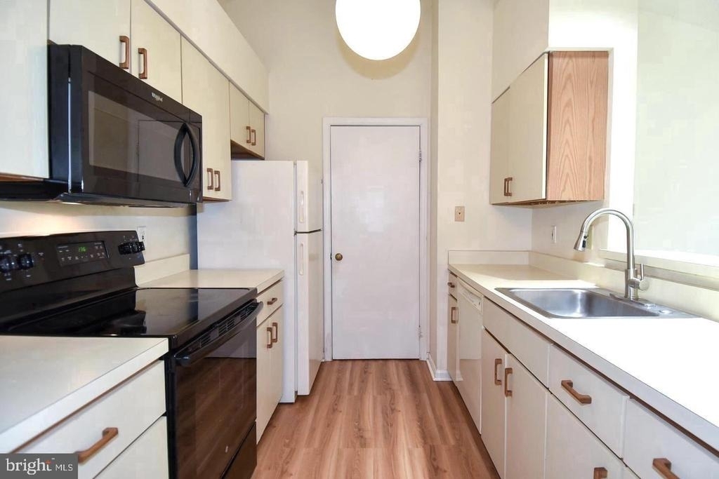 7705 Lafayette Forest Drive - Photo 13