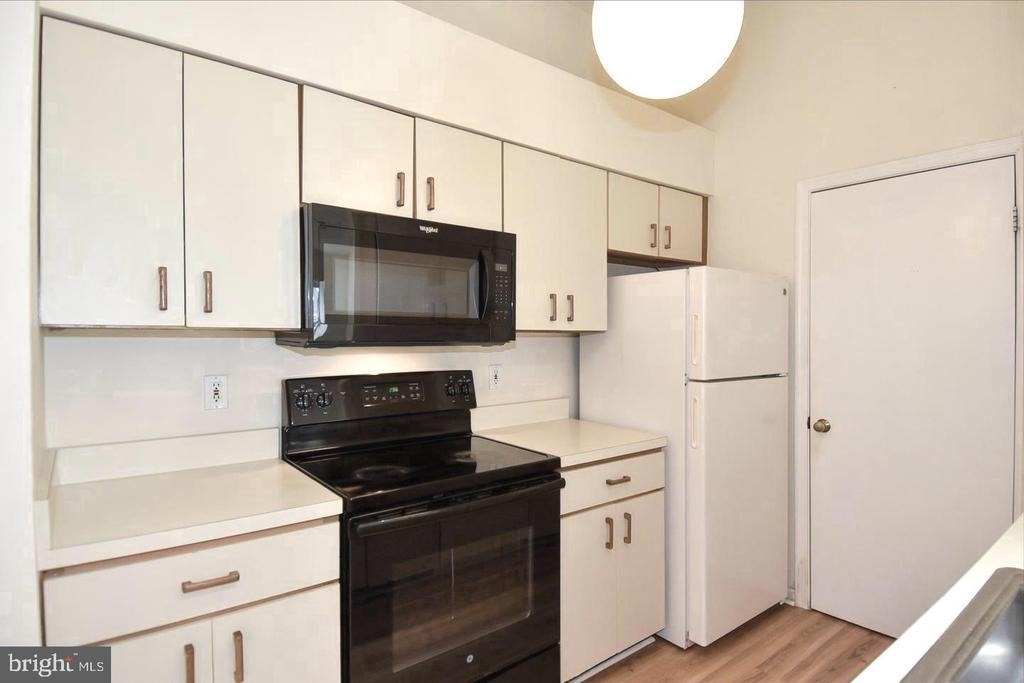 7705 Lafayette Forest Drive - Photo 11