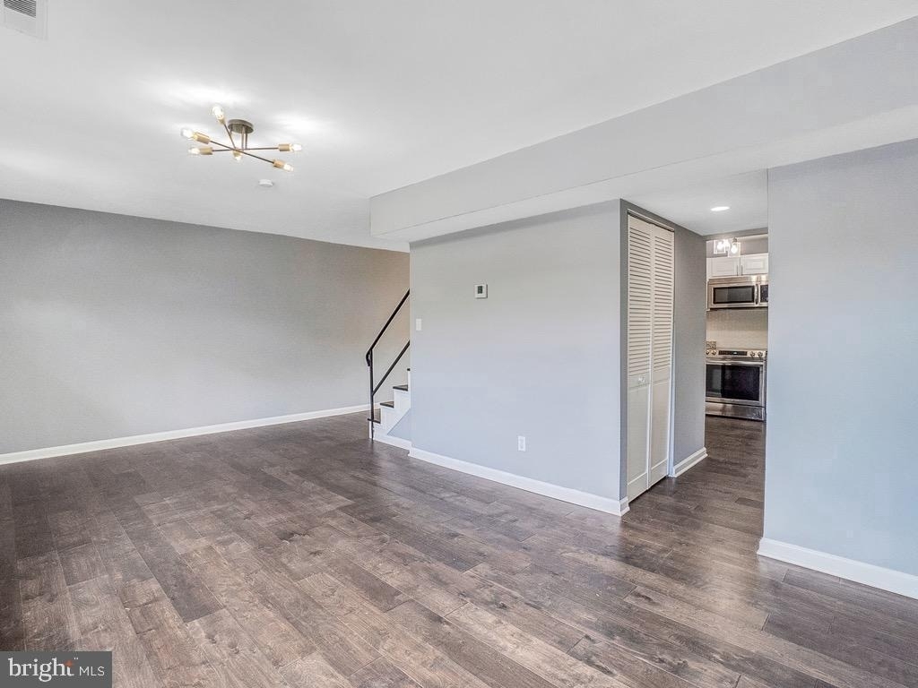 330 Brock Square - Photo 8