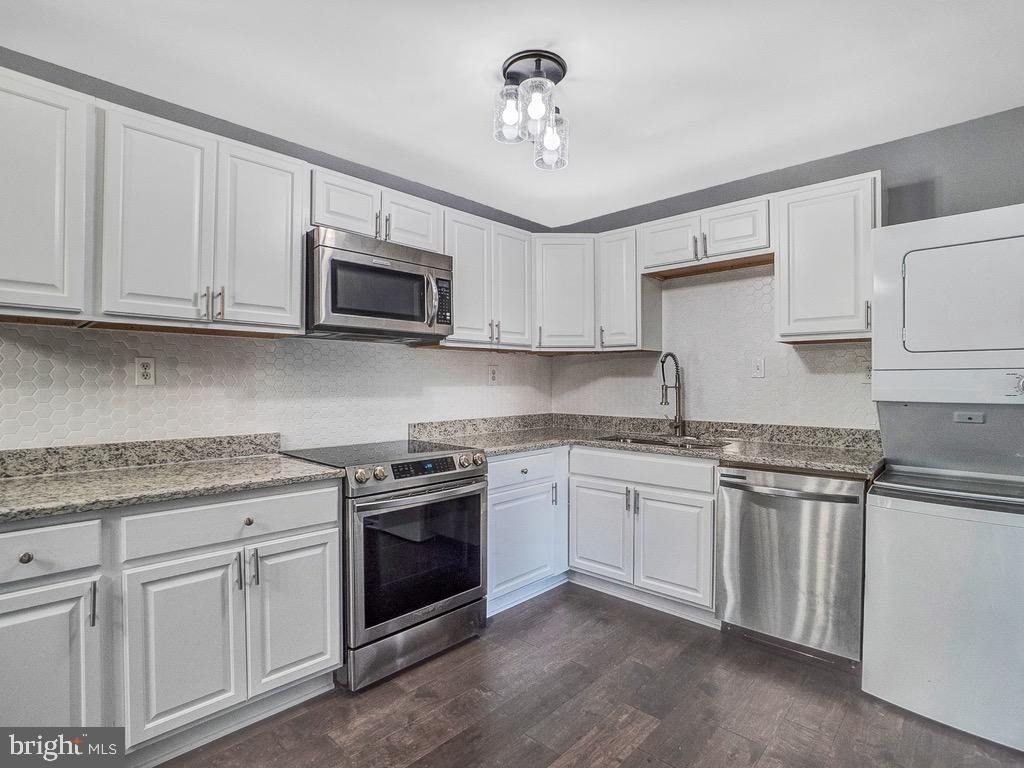 330 Brock Square - Photo 5