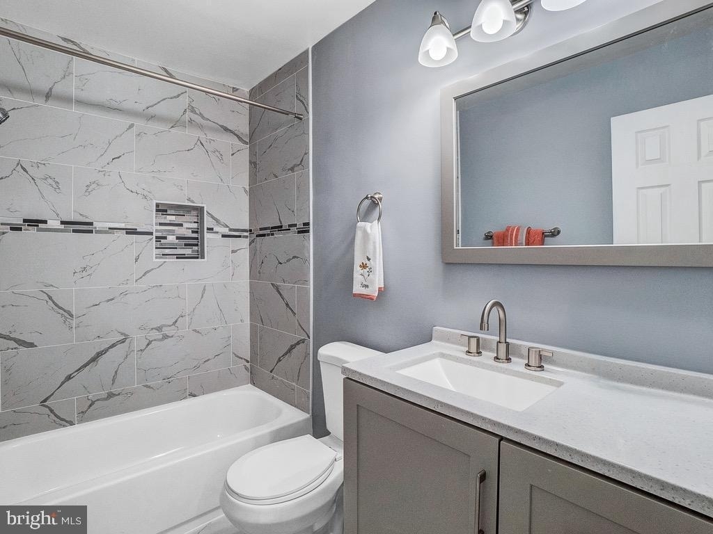 330 Brock Square - Photo 11