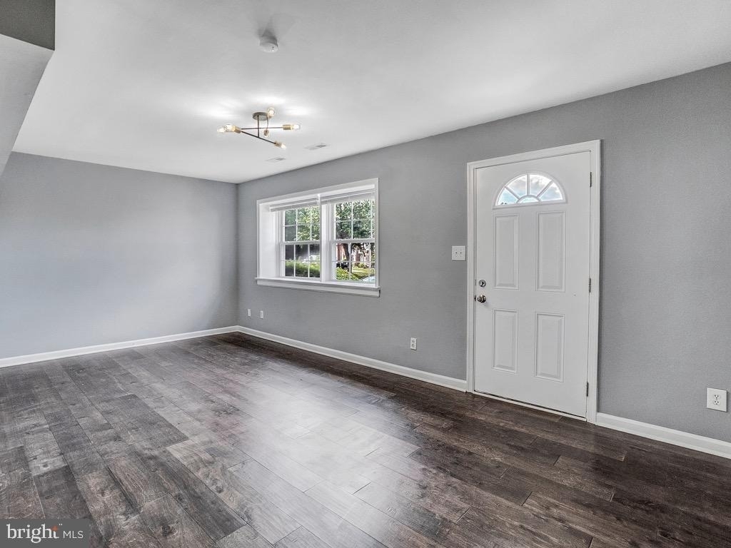 330 Brock Square - Photo 10
