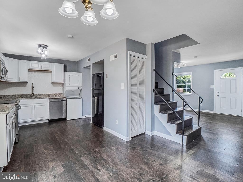 330 Brock Square - Photo 3