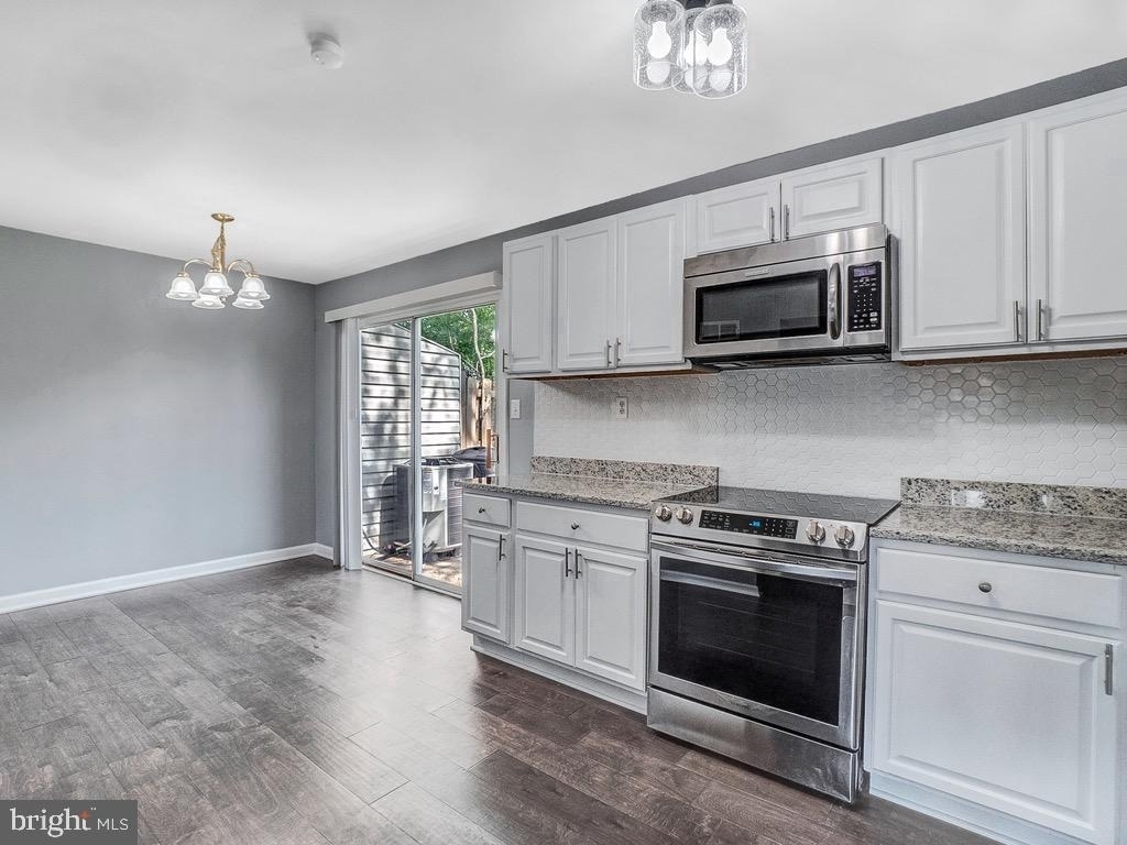 330 Brock Square - Photo 4