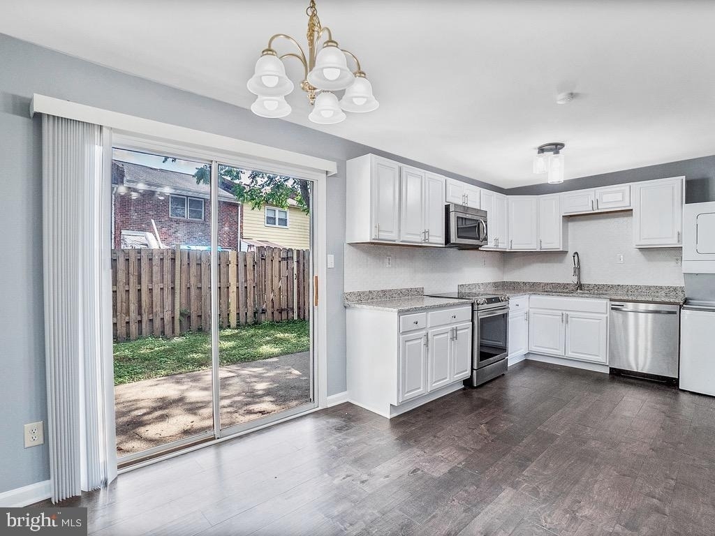 330 Brock Square - Photo 2