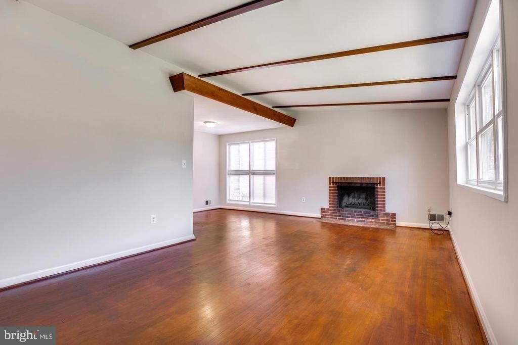 502 N Mansfield Street N - Photo 4