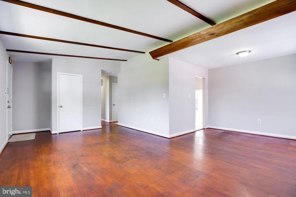 502 N Mansfield Street N - Photo 3