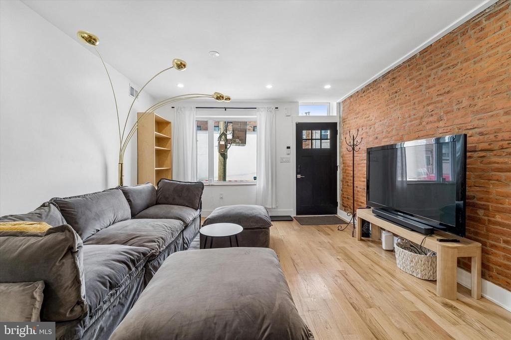 2565 Tulip Street - Photo 2