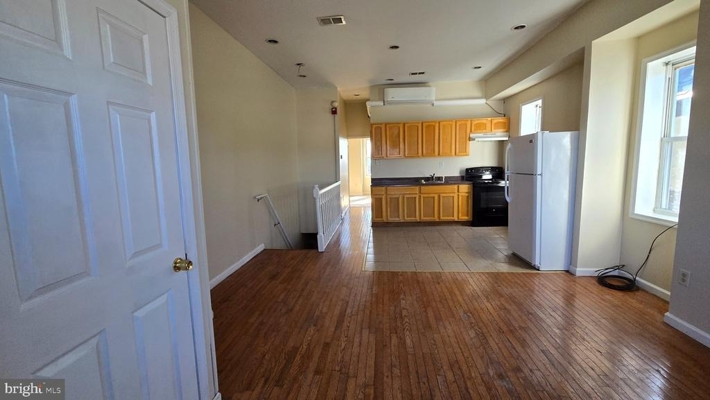 4625 N Broad Street - Photo 1