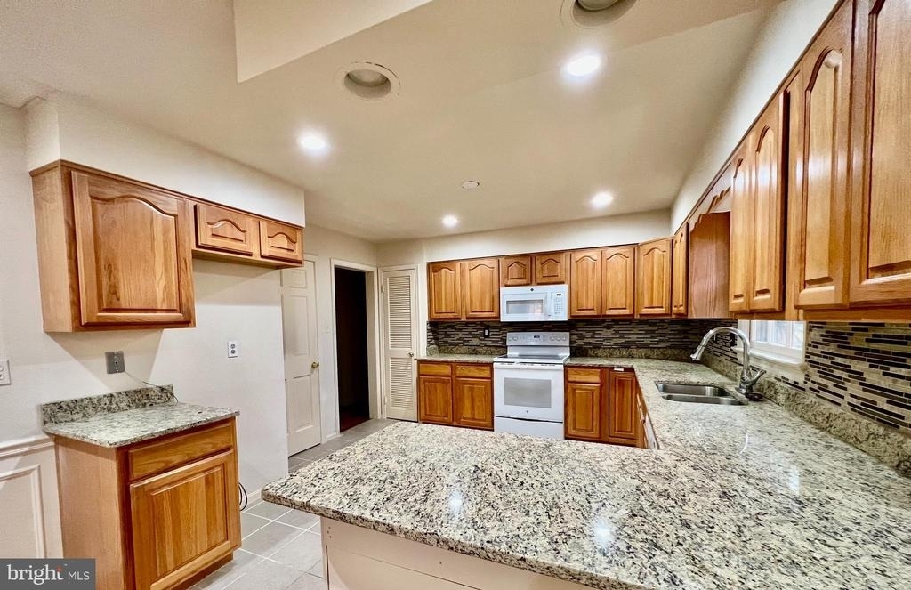 7510 Sanner Road W - Photo 3