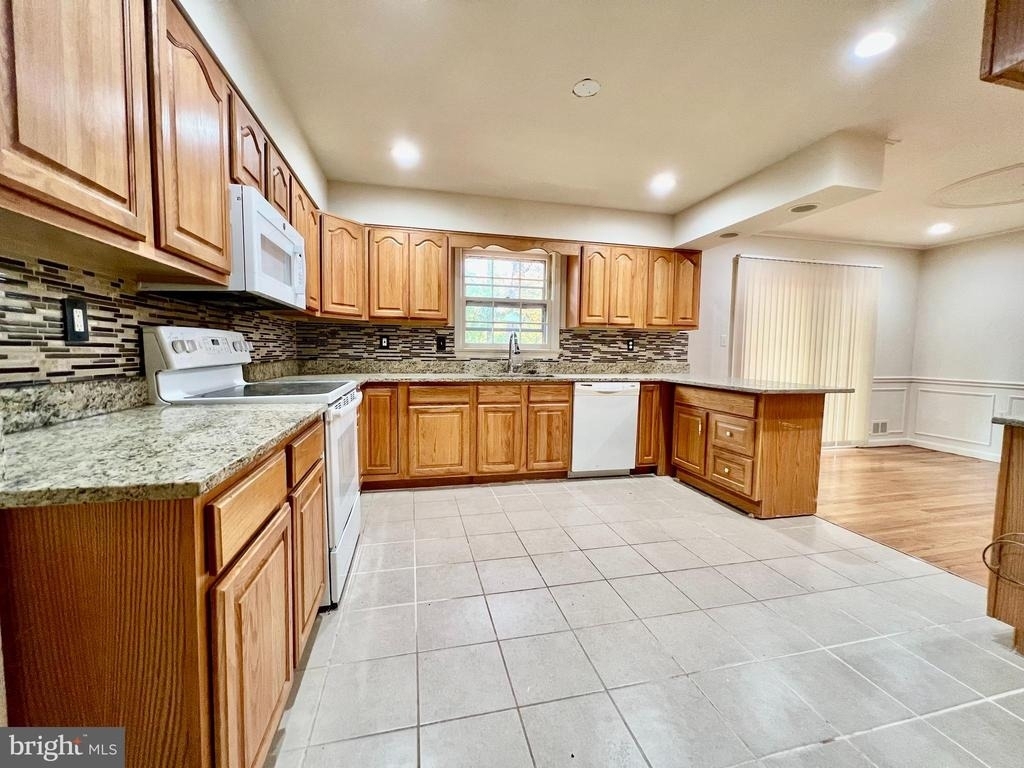 7510 Sanner Road W - Photo 2