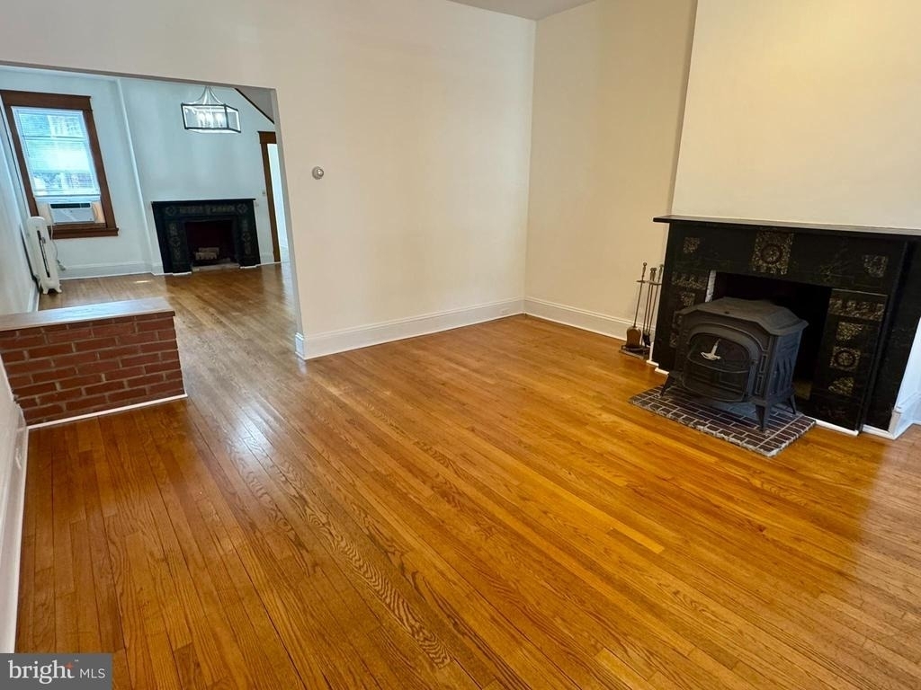 112 E 3rd Street - Photo 3