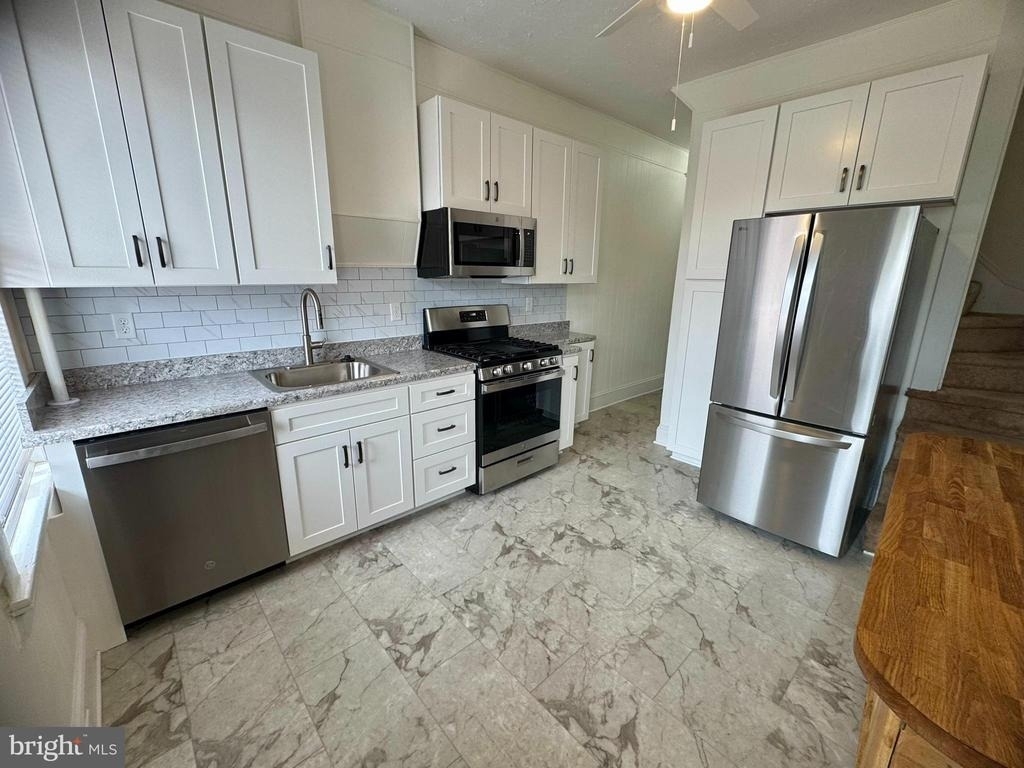 112 E 3rd Street - Photo 10