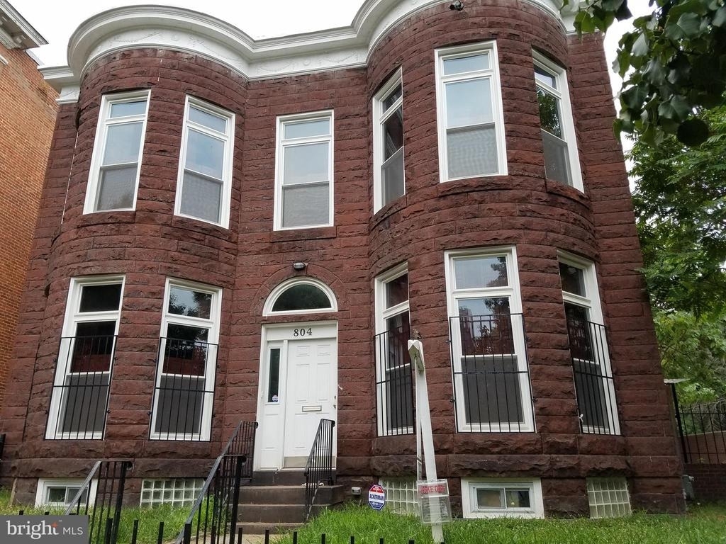 804 Hollins Street - Photo 3