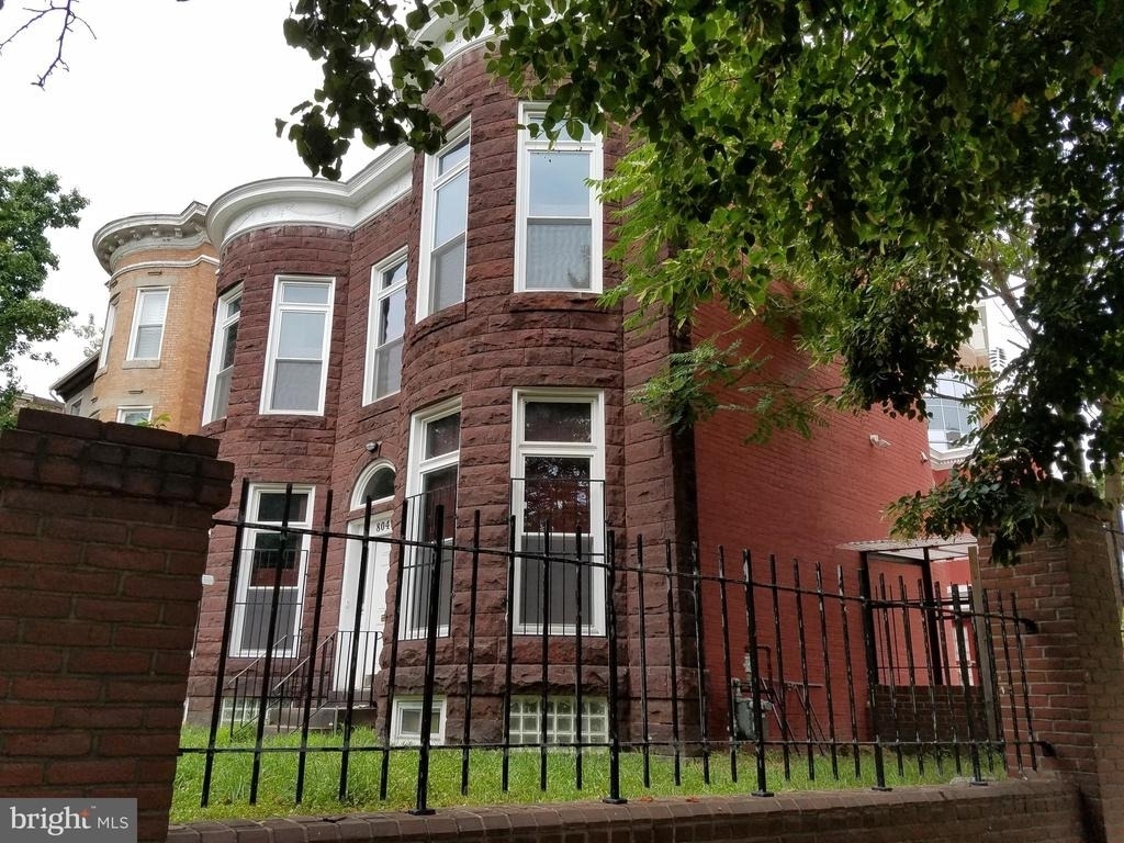 804 Hollins Street - Photo 4
