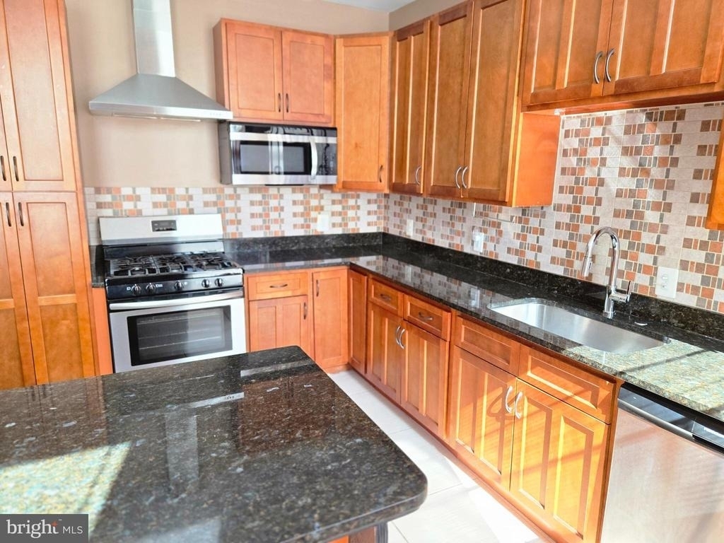 804 Hollins Street - Photo 15