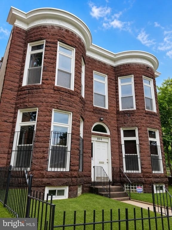 804 Hollins Street - Photo 5