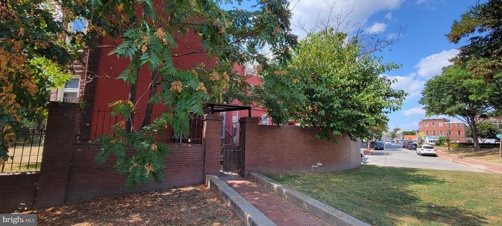 804 Hollins Street - Photo 7