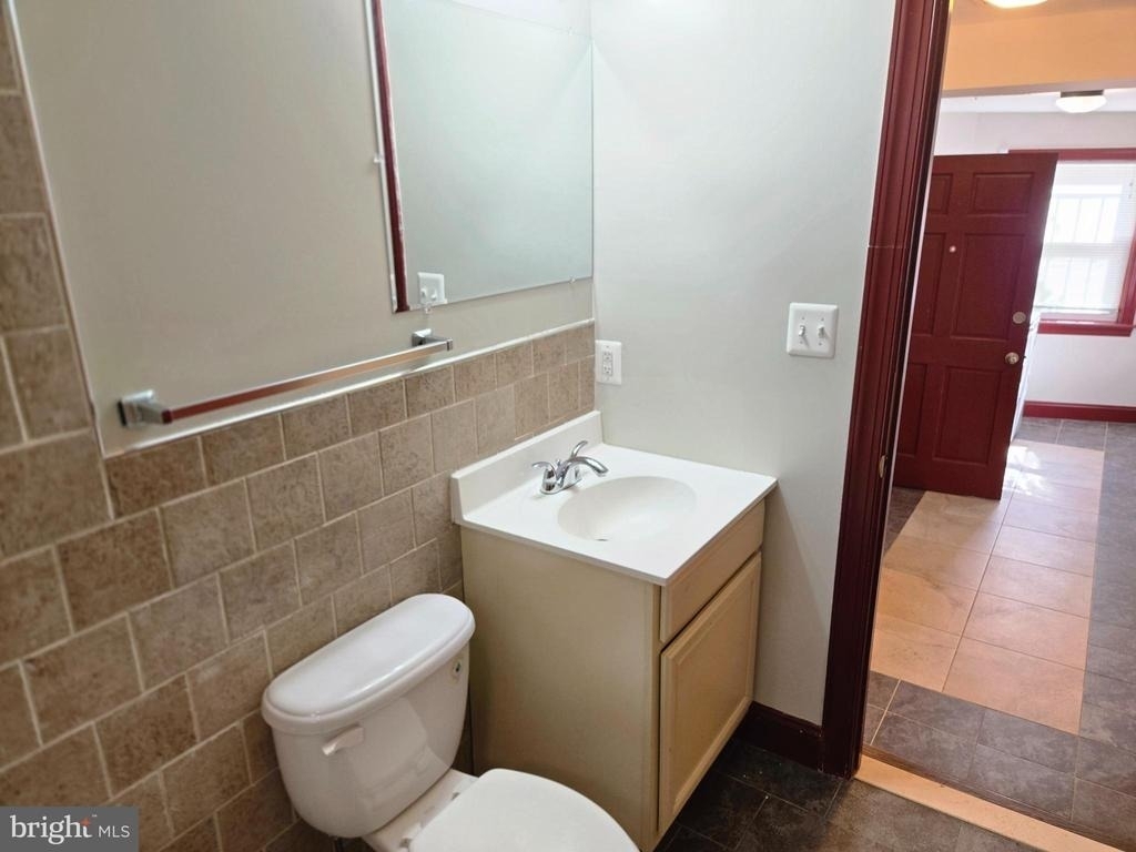 804 Hollins Street - Photo 34