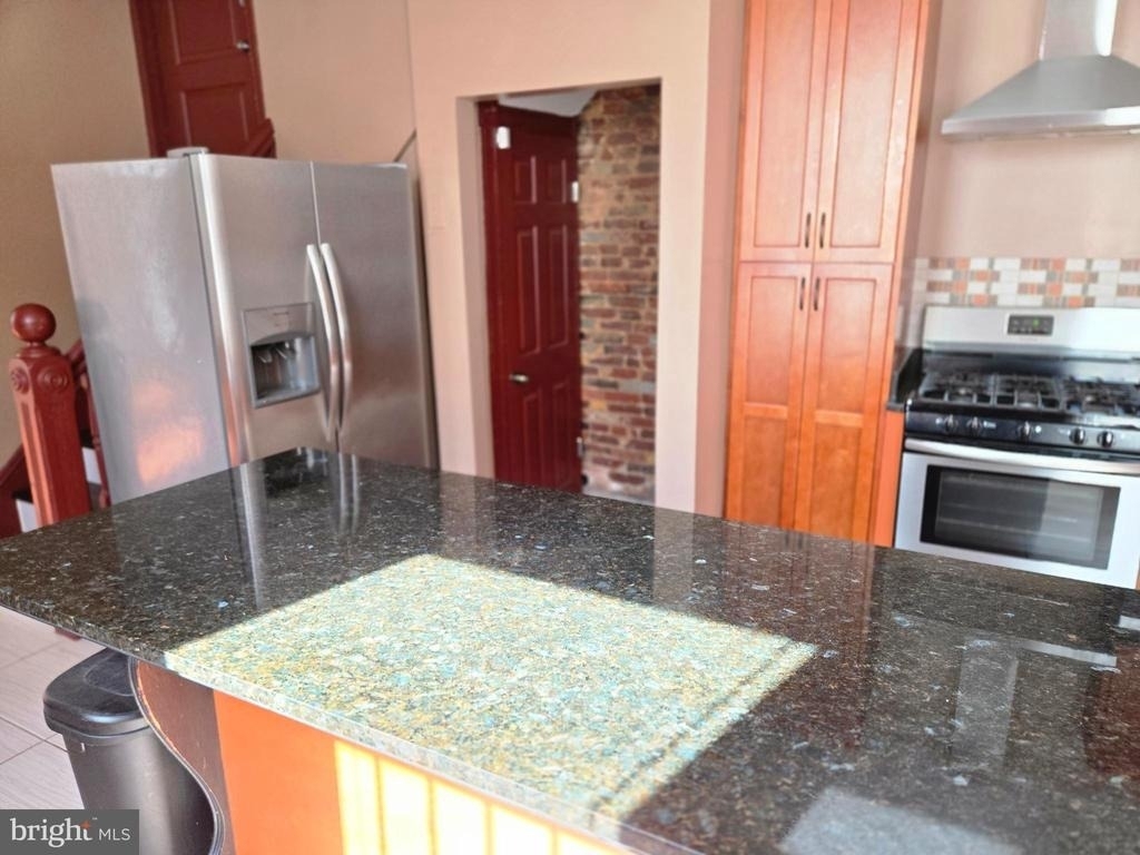 804 Hollins Street - Photo 18