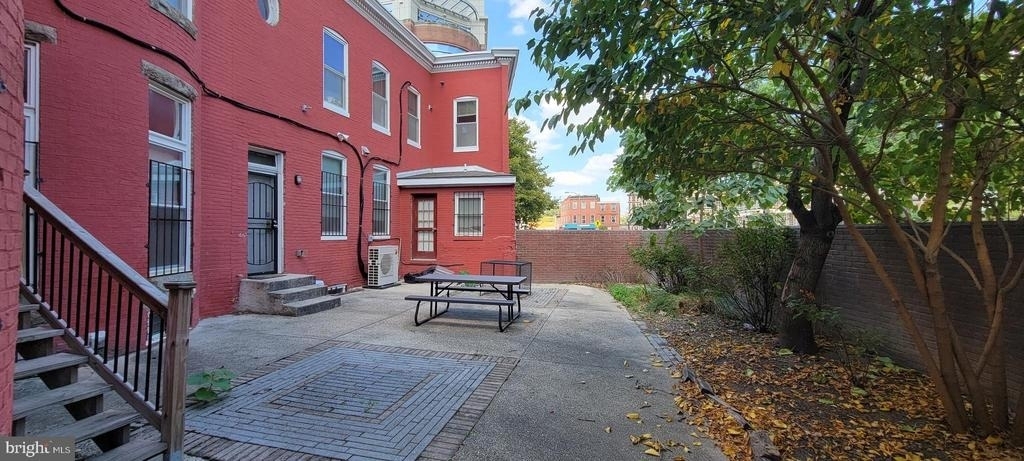 804 Hollins Street - Photo 8