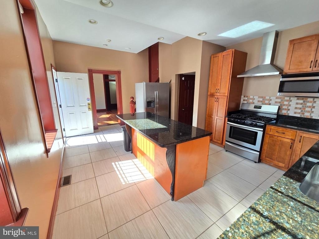 804 Hollins Street - Photo 16