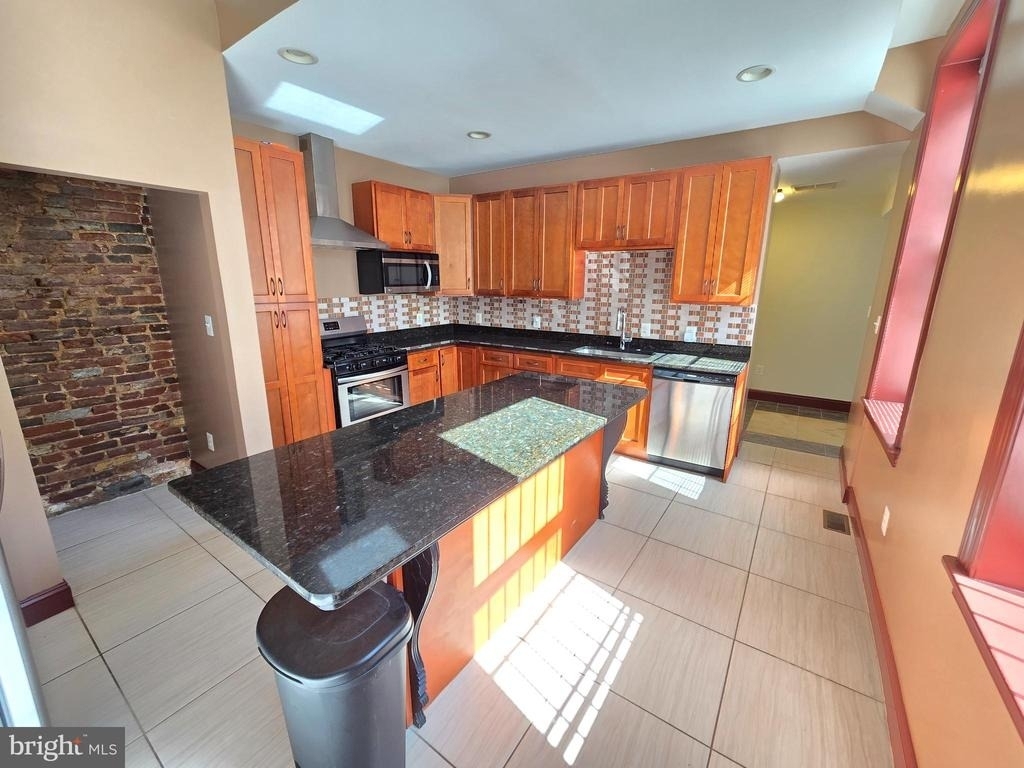 804 Hollins Street - Photo 13