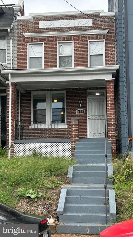 617 Kennedy Street Nw - Photo 0