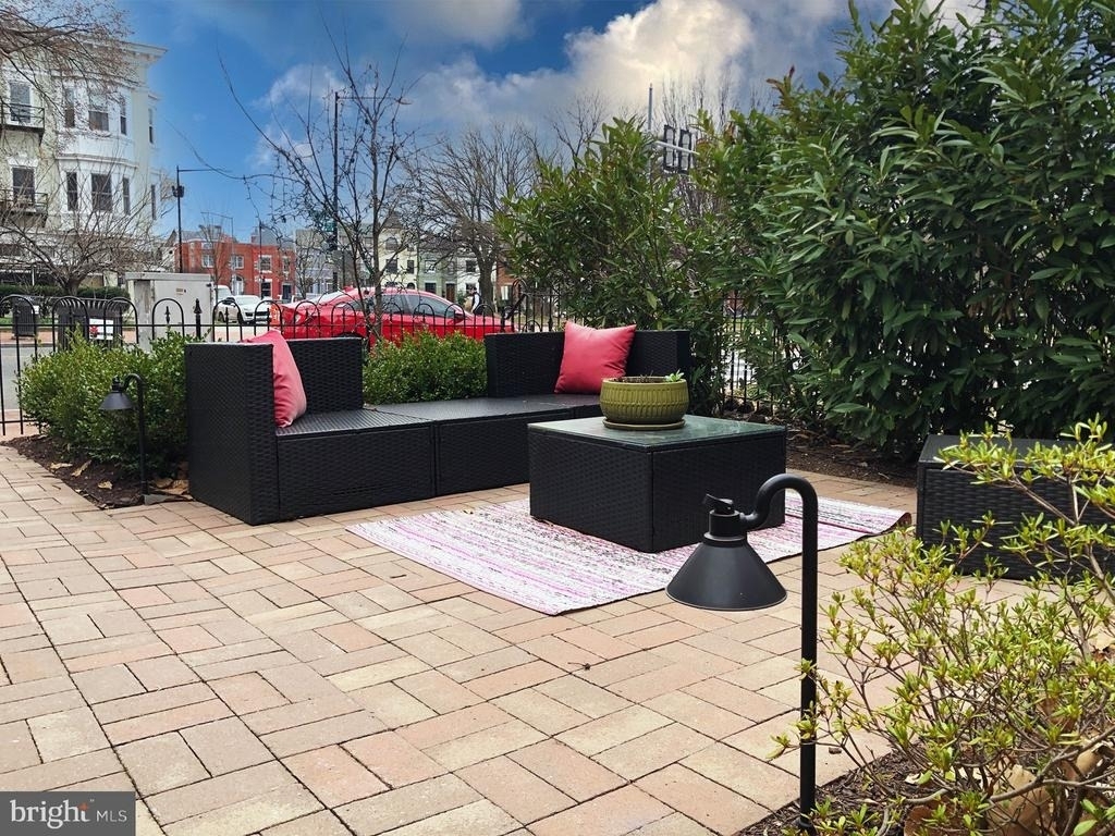 1302 E Capitol Street Ne - Photo 6