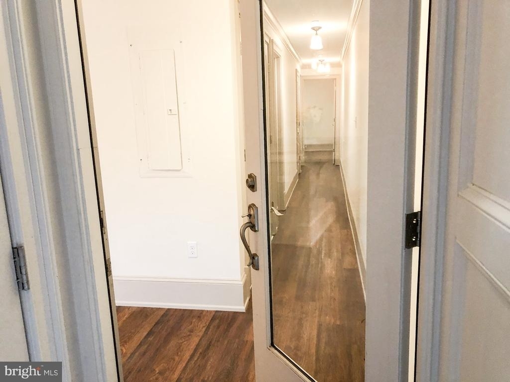 1302 E Capitol Street Ne - Photo 2