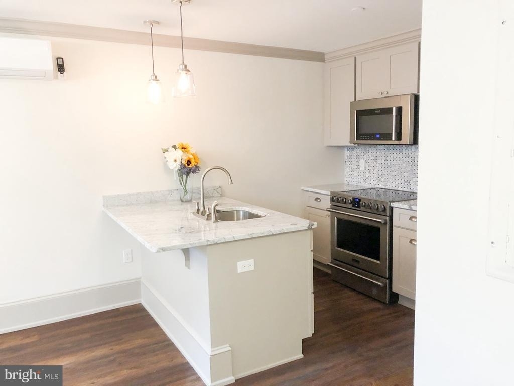 1302 E Capitol Street Ne - Photo 3