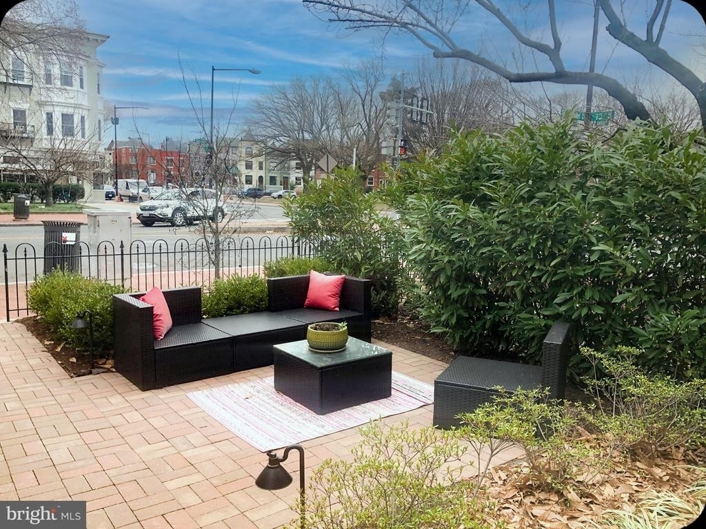 1302 E Capitol Street Ne - Photo 14