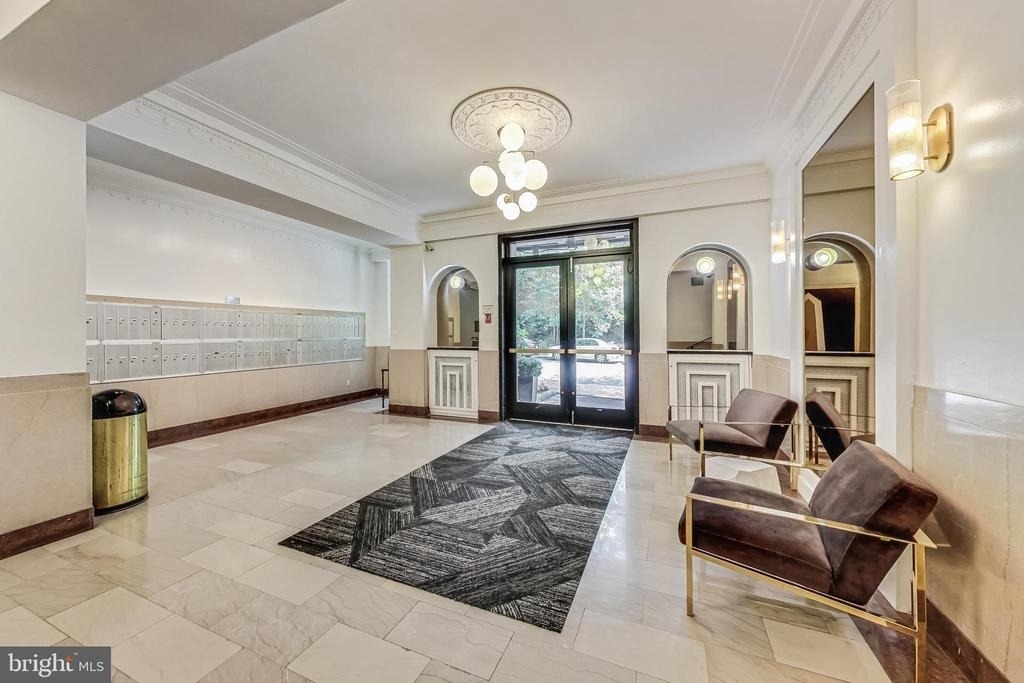1010 25th Street Nw - Photo 2